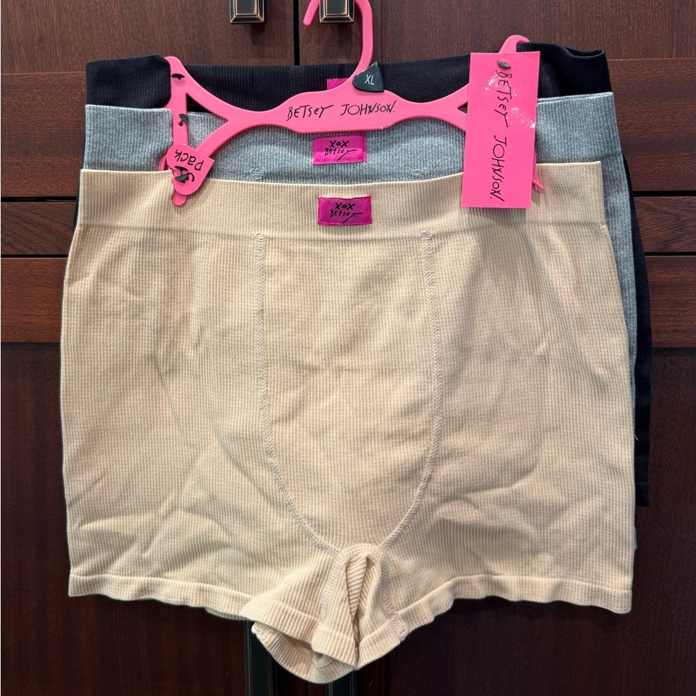 Betsey Johnson NWT Size XL 3Pk Beige, Gray, & Black Shaping Boxer Briefs (I027)